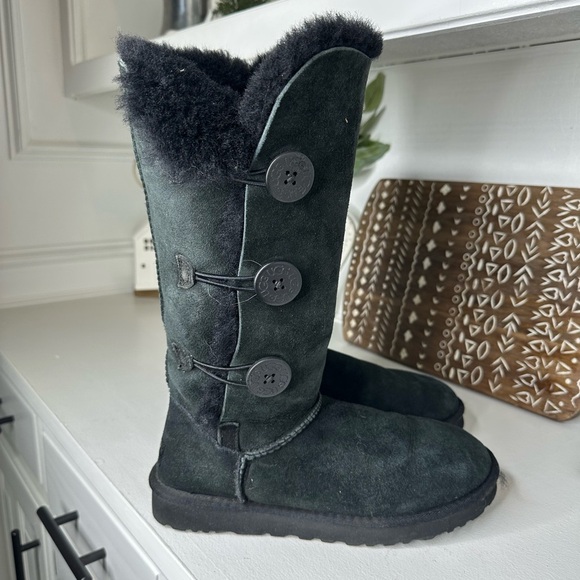 UGG Australia Women’s Bailey Button Triplet Tall Black Suede Boots Size 8 - Picture 4 of 8